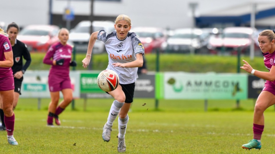 Emily Thomas v Cardiff City Women