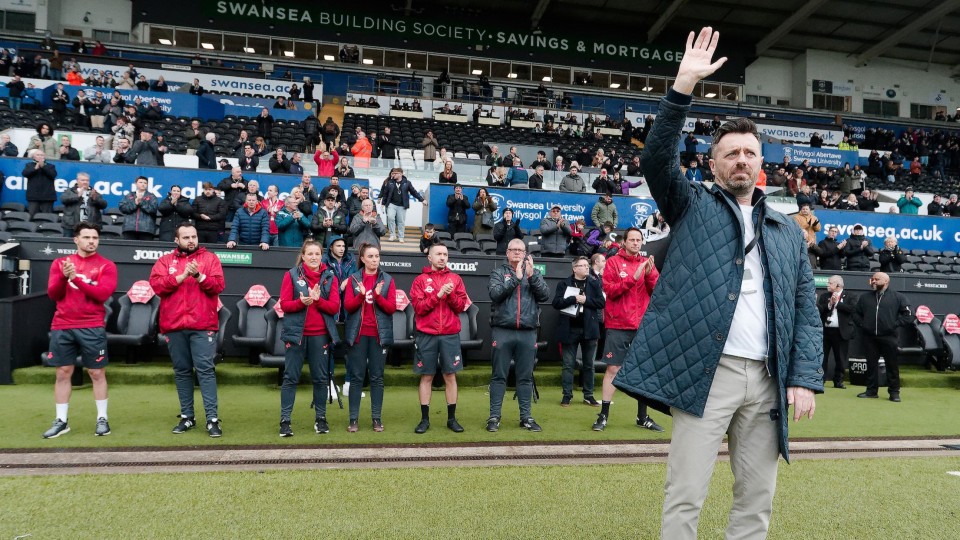 Jason Bowen presented to the crowd 