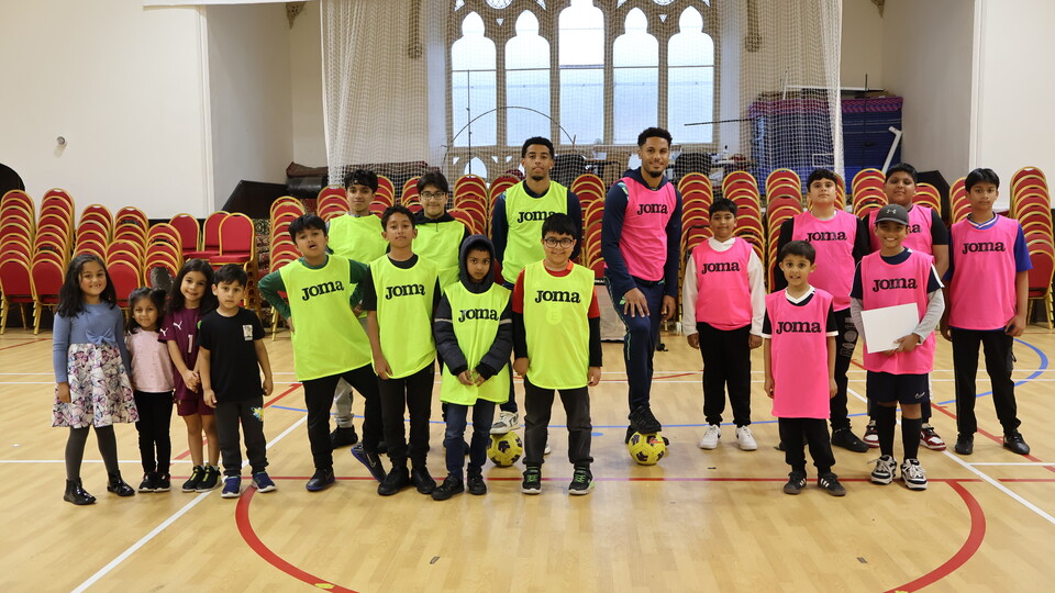 Myles Peart-Harris and Azeem Abdulai visit Mosque