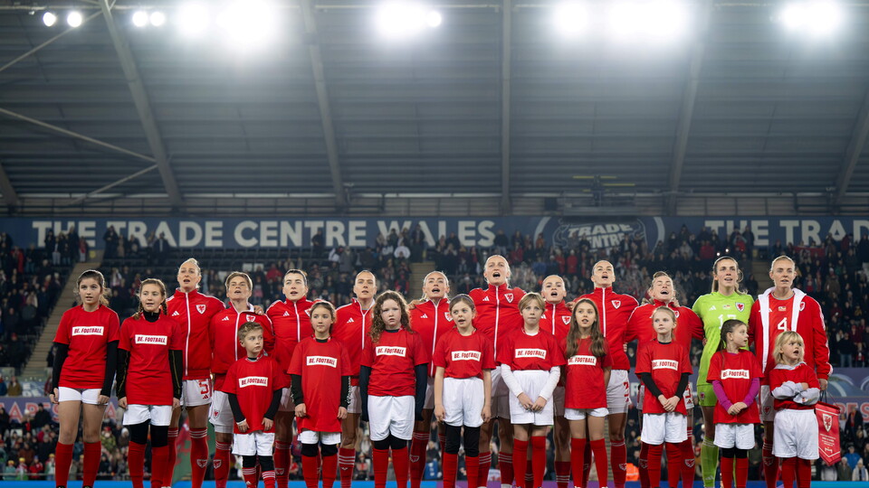 Wales sing the National Anthem