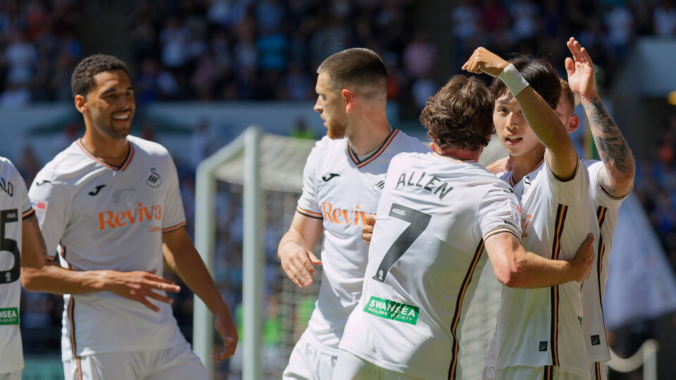 Jisung Eom celebrates scoring with his teammates
