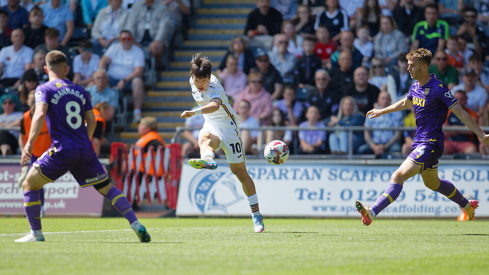 Jisung Eom scores against Oxford