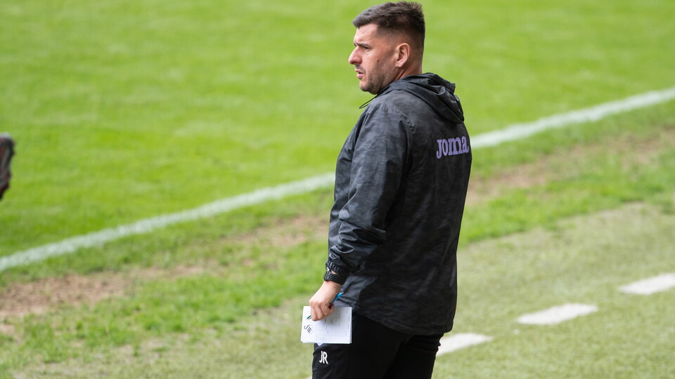 U17s coach Joe Roberts