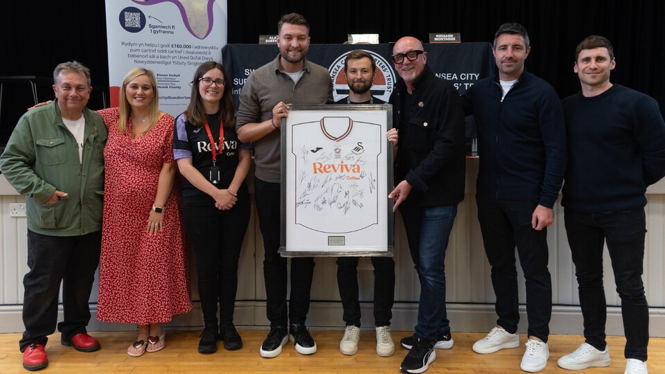 Cwtsh Close signed shirt