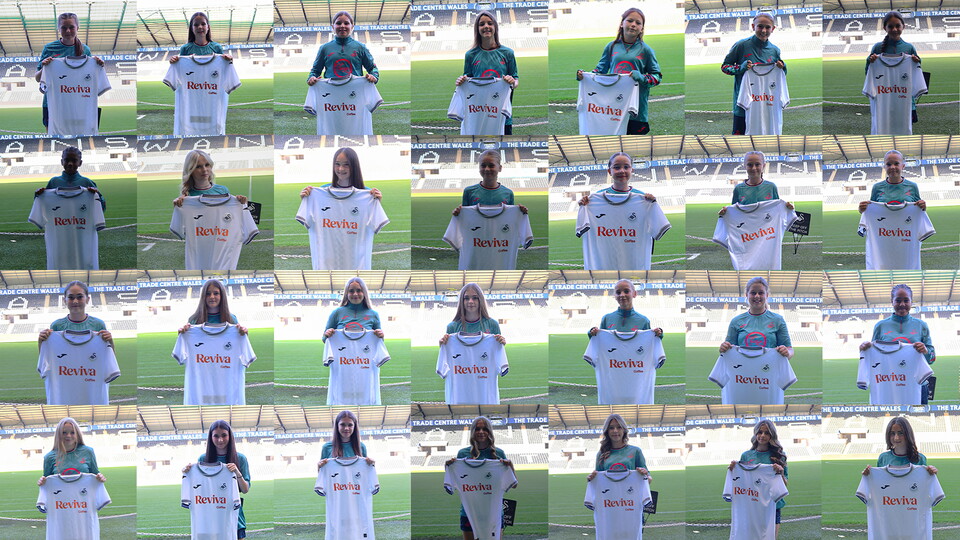 Girls' Under-13s and Under-15s signing photos