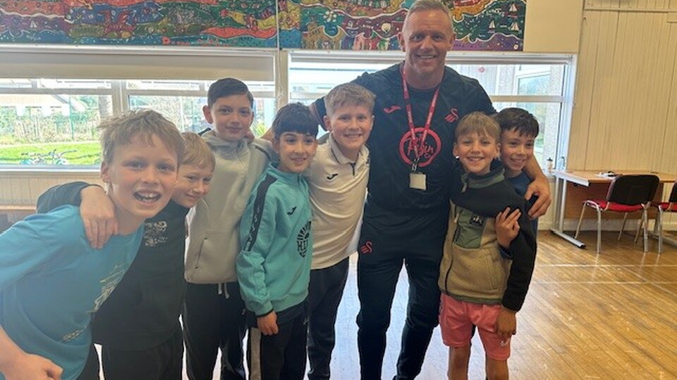 Picture of Lee Trundle at Swans 4 Schools visit 