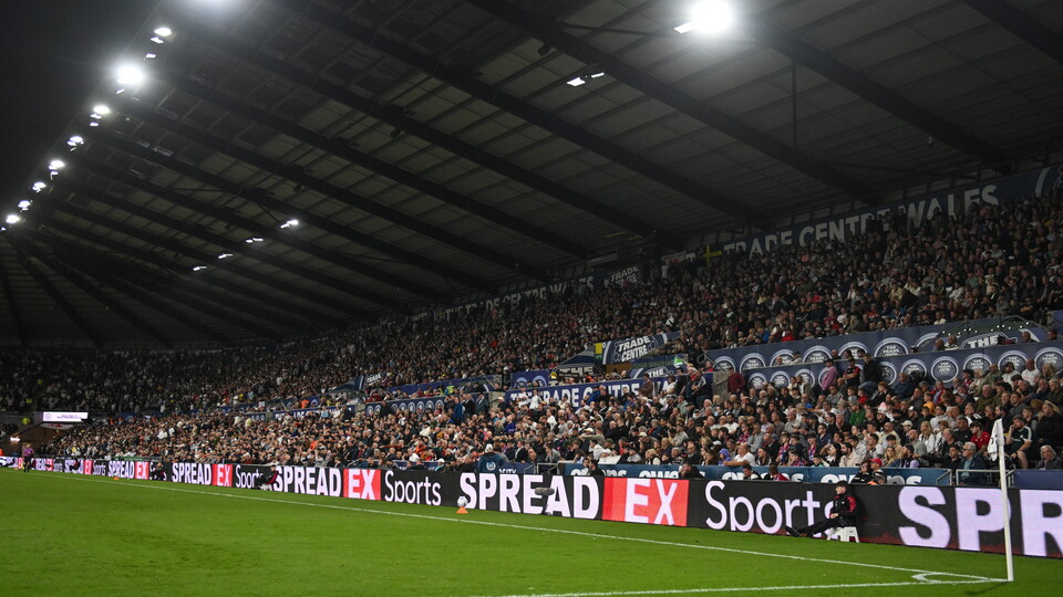 Full stadium - Swans v Wrexham