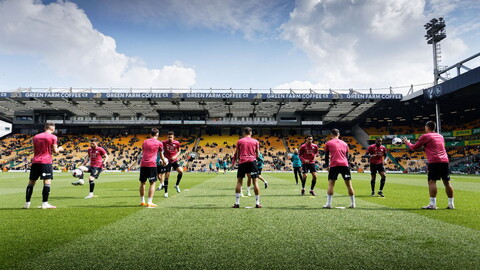 Carrow Road warm up